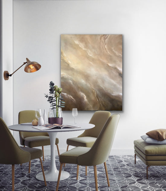 Canvastavla beställning, abstrakt konst till ett modernt hem beige, brunt och vitt. Passar perfekt med heminredningen i denna lägenheten. Konstnären Tove Berglund. 100 x 120 cm stor målning.